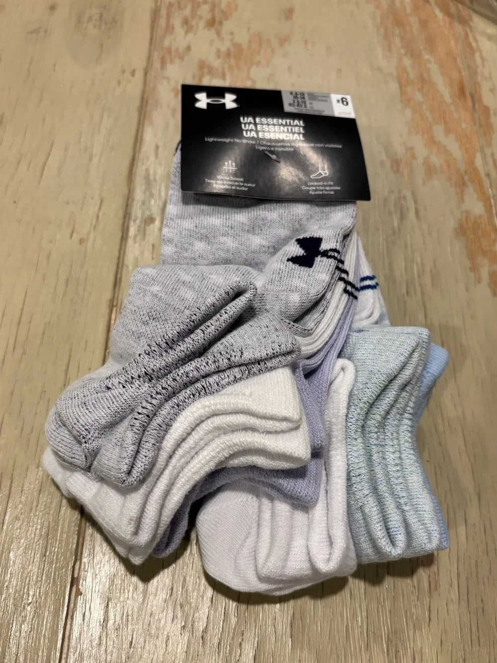 Under Armour Essential lightweight no show socks for women